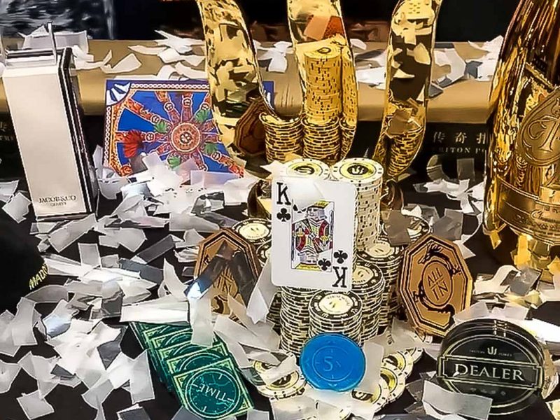 Trofeos y fichas de póker Triton Series Madrid